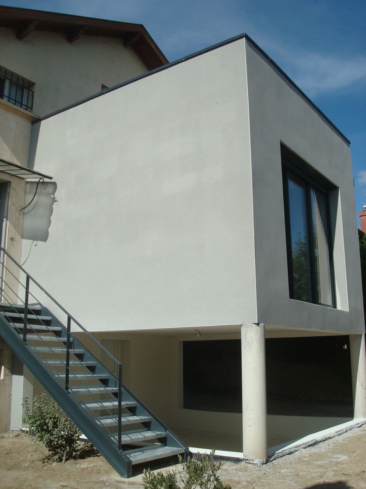 EXTENSION CONTEMPORAINE D'UNE MAISON