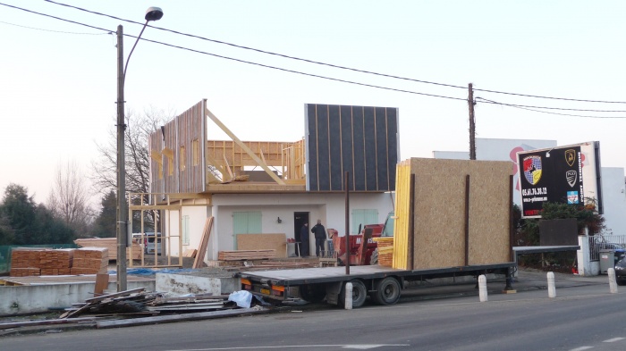 Transformation d'une maison individuelle en bureaux.