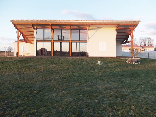 Maison bioclimatique contemporaine : 2. vue face