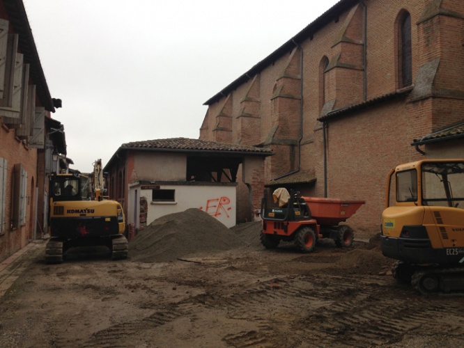 Reconversion de l'ancien prau scolaire en salle de runion  Fronton (31) : vrd 08.11.13