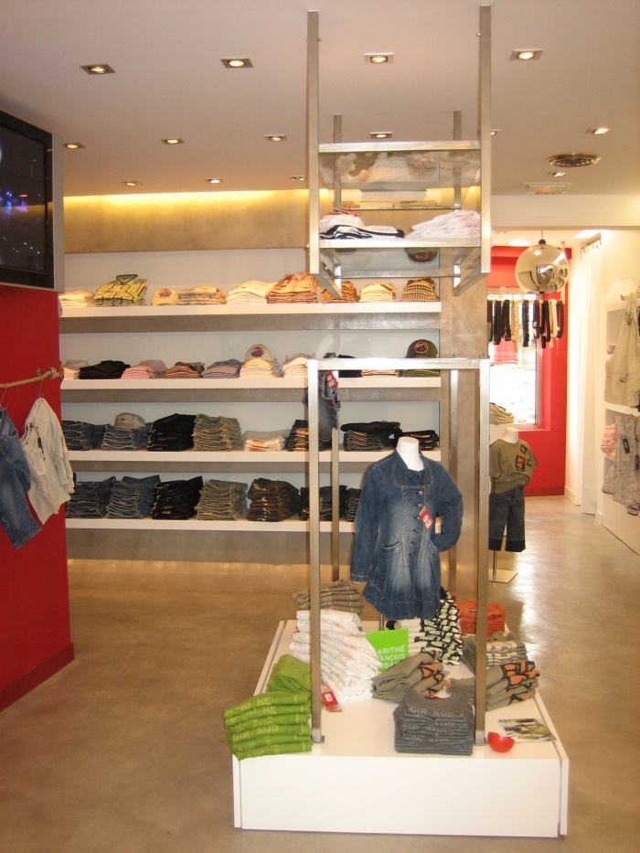 R�am�nagement du magasin de v�tements : Espace enfants 2