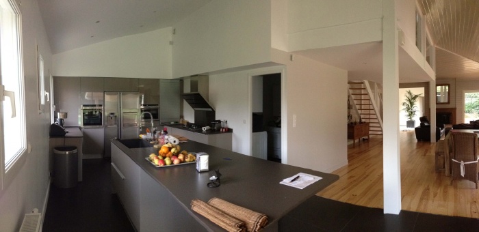 extension et rnovation habitation : 8 vue de la cuisine et du sjour avec perspective jusqu'au patio