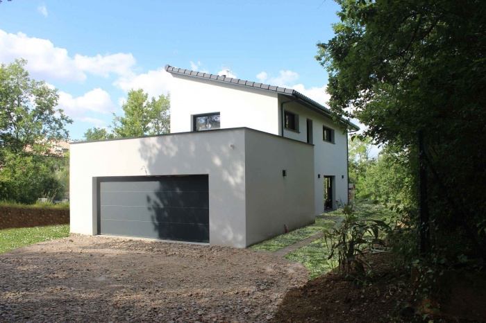 Maison contemporaine  toit monopente sur terrain en pente : maison-contemporaine-toit-monopente-terrain-en-pente-1