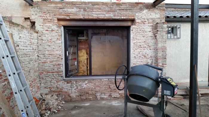 Ramnagement d'une maison & d'une ruine attenante : Mise  nu de la brique & ouverture de la chambre