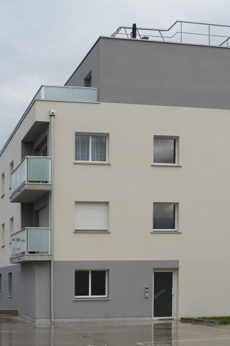 Bureaux mdicaux et logements collectifs  Lormont : Immeuble arrire